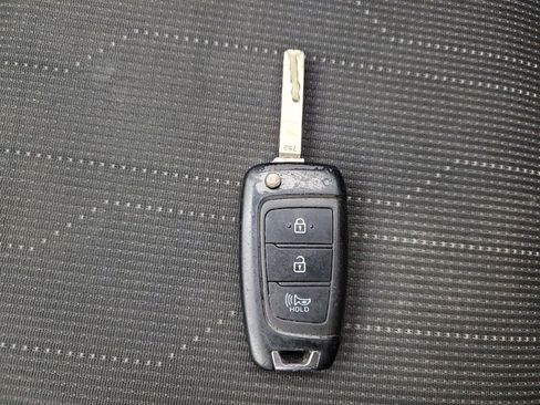 Used 2021 Hyundai Venue SE FWD image 32