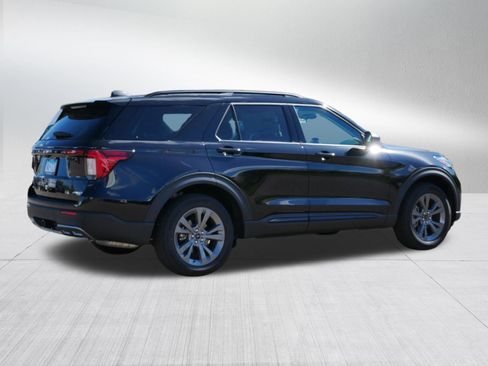 Used 2026 Ford Explorer Active w/ Active Comfort Package AWD/4WD image 7