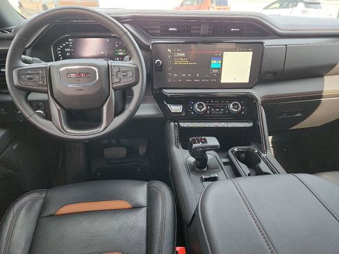 Used 2024 GMC Sierra 1500 AT4 w/ Technology Package AWD/4WD image 10