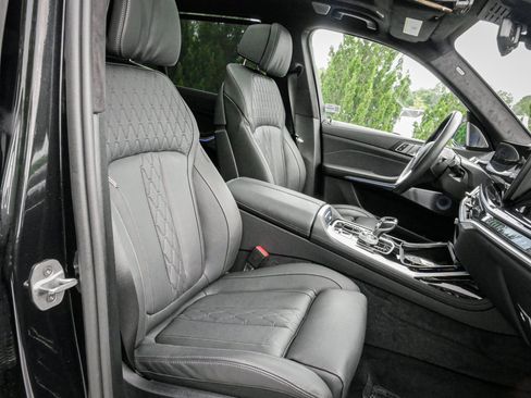 Used 2025 BMW ALPINA XB7 AWD/4WD image 33