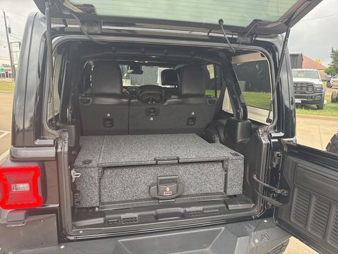 Used 2022 Jeep Wrangler Unlimited Rubicon w/ LED Lighting Group AWD/4WD image 18