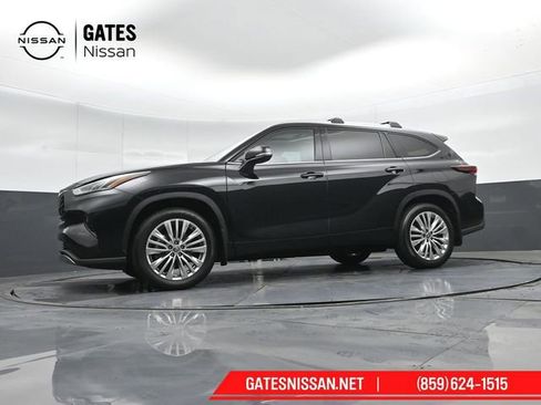 Used 2024 Toyota Highlander Platinum image 50