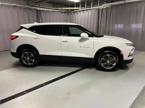 Used 2025 Chevrolet Blazer LT FWD image 8