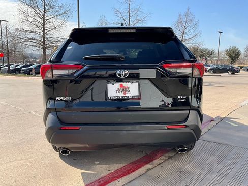 Used 2025 Toyota RAV4 XLE image 7