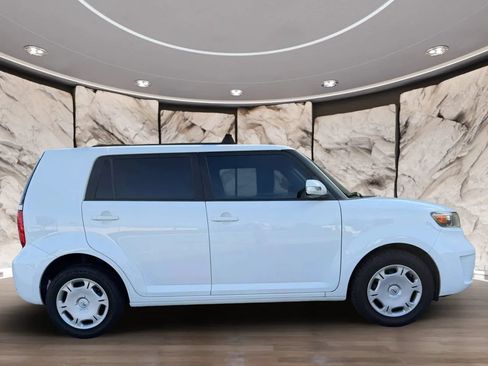 Used 2010 Scion xB FWD image 4