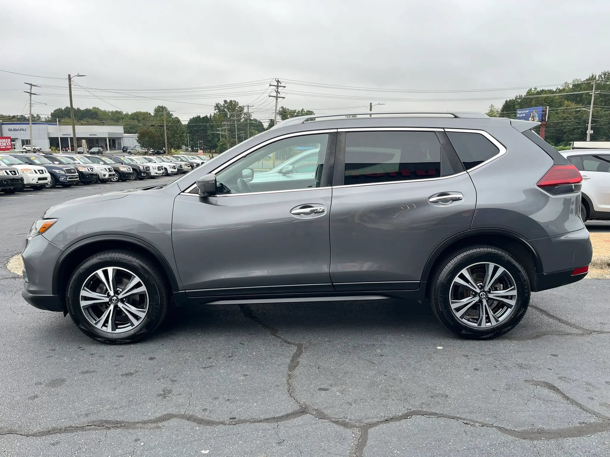 Used 2019 Nissan Rogue SV w/ Premium Package AWD/4WD image 4