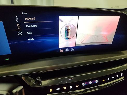Used 2024 Cadillac Lyriq Sport AWD/4WD image 17