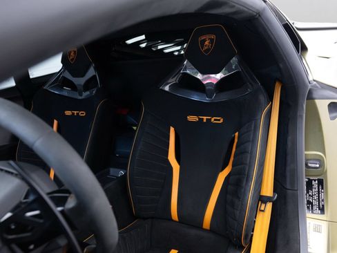 Used 2022 Lamborghini Huracan STO RWD image 20
