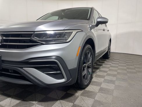 Used 2024 Volkswagen Tiguan SE image 25