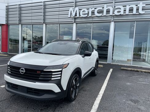 Certified 2025 Nissan Kicks SR image 5