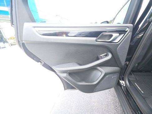 Used 2022 Porsche Macan image 24