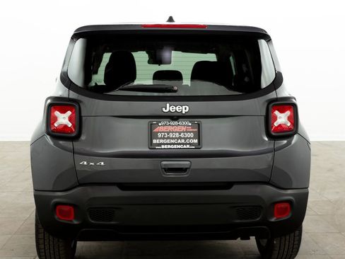 Used 2023 Jeep Renegade Latitude image 11
