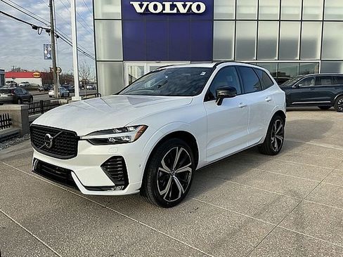 Certified 2023 Volvo XC60 B5 Ultimate w/ Climate Package image 3