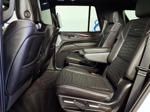 Used 2024 Cadillac Escalade Sport Platinum w/ LPO, ONYX Package image 8