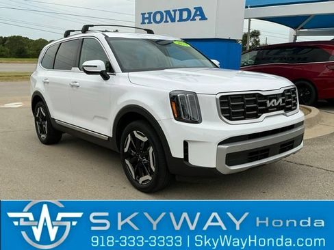 Used 2023 Kia Telluride S w/ S Sunroof Package FWD image 1