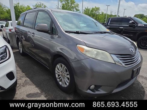 Used 2015 Toyota Sienna XLE w/ XLE Navigation Package FWD image 1