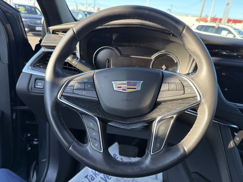 Certified 2022 Cadillac XT5 Premium Luxury FWD image 12