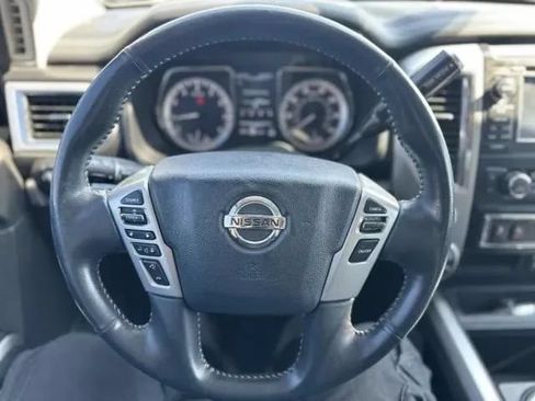 Used 2018 Nissan Titan PRO-4X AWD/4WD image 17