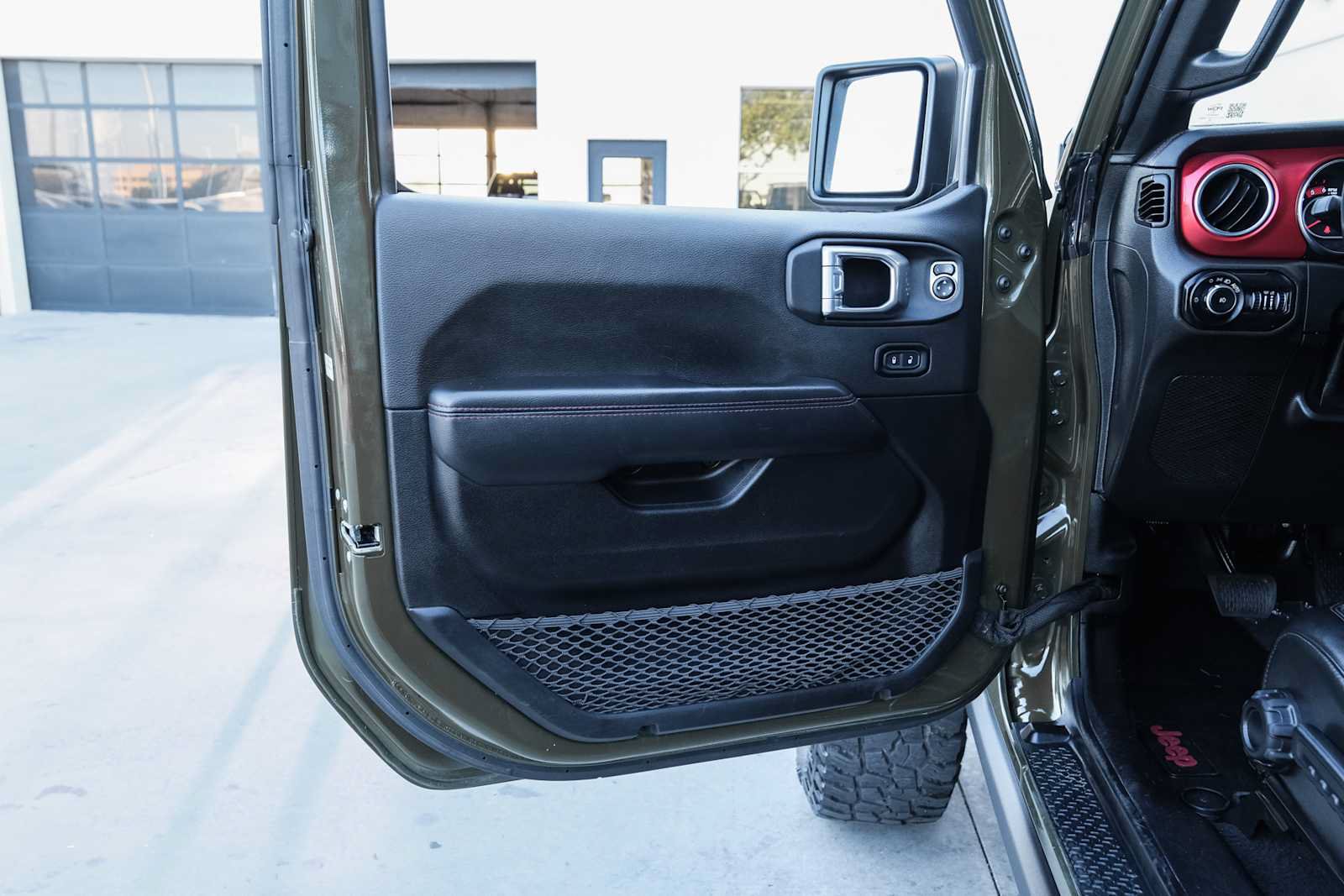 Used 2021 Jeep Wrangler Unlimited Rubicon AWD/4WD image 39
