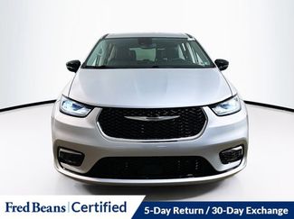 Used 2024 Chrysler Pacifica Touring-L video 2