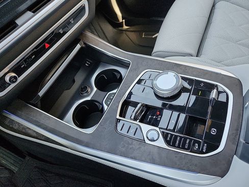 Used 2025 BMW X7 xDrive40i w/ Executive Package image 11