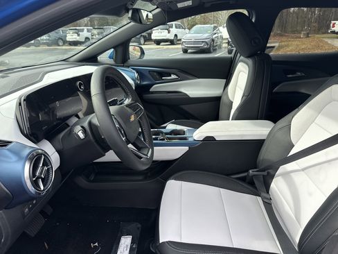 New 2026 Chevrolet Equinox EV LT image 9