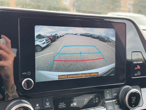 Used 2023 Toyota Highlander LE image 22