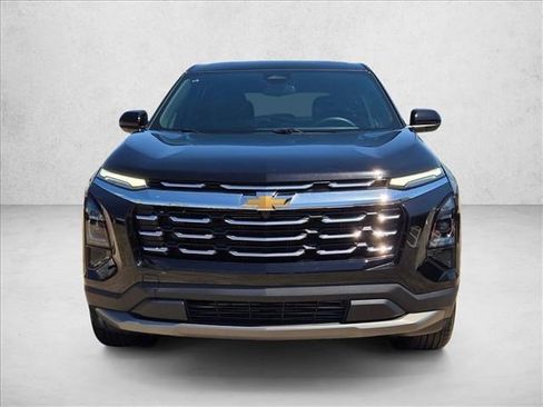 Used 2025 Chevrolet Equinox LT AWD/4WD image 2