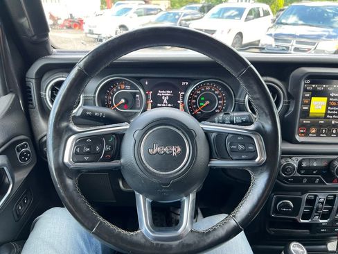 Used 2018 Jeep Wrangler Unlimited Sahara w/ Dual Top Group AWD/4WD image 19