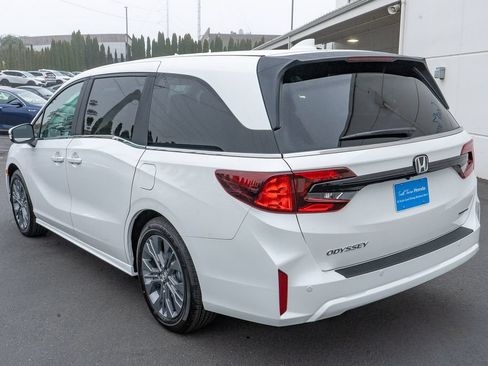 New 2026 Honda Odyssey Touring image 8