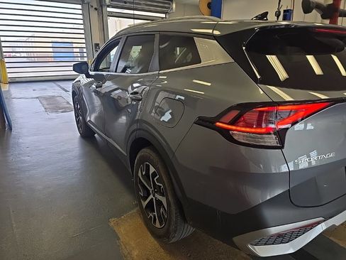 Used 2023 Kia Sportage EX AWD/4WD image 6