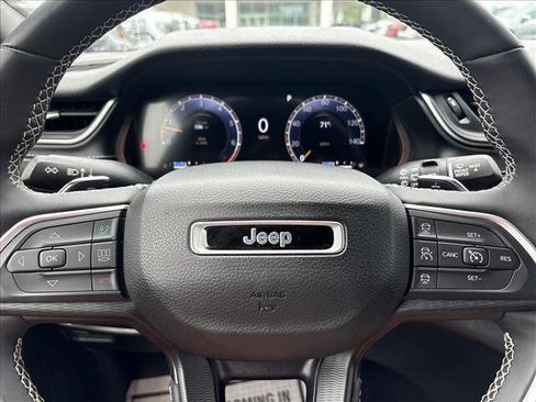 Used 2023 Jeep Grand Cherokee L Altitude AWD/4WD image 16