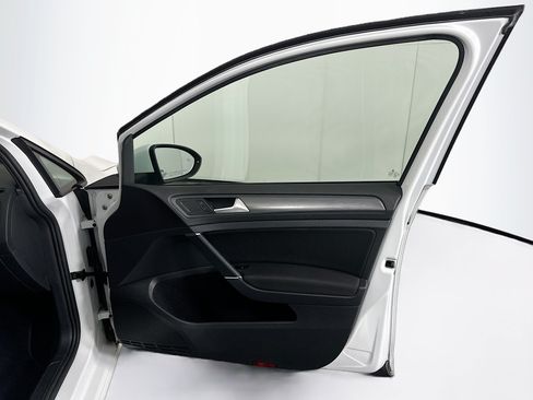 Used 2019 Volkswagen e-Golf SE w/ Driver Assistance Package FWD image 31