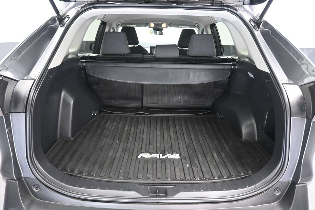 Used 2021 Toyota RAV4 LE FWD image 40