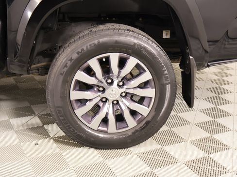 Used 2021 Toyota Tacoma Limited AWD/4WD image 19