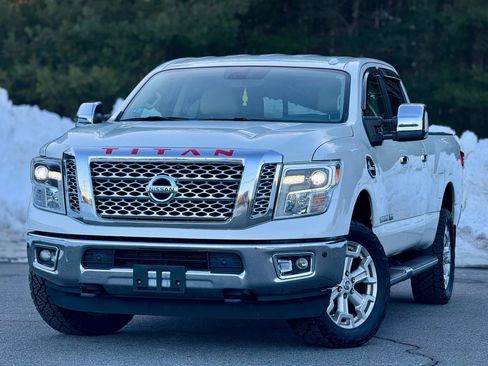 Used 2016 Nissan Titan SL image 1