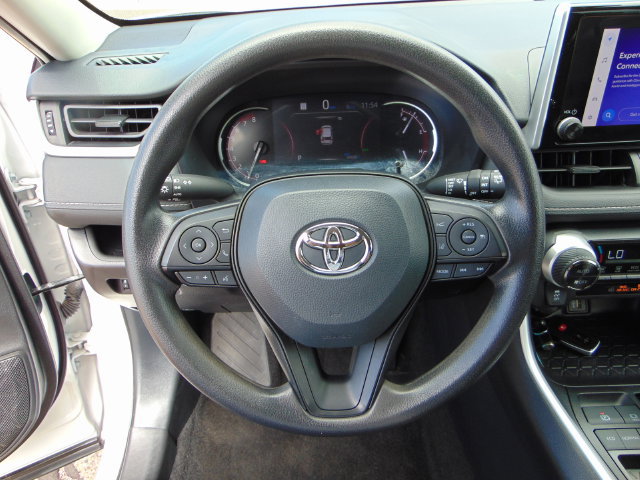 Used 2025 Toyota RAV4 XLE FWD image 15