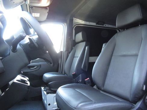 Used 2024 Mercedes-Benz Sprinter 2500 image 11