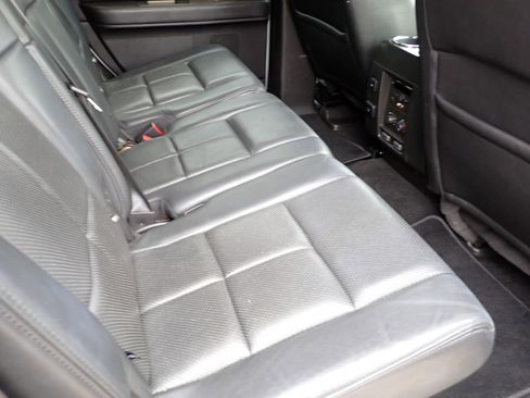 Used 2011 Lincoln Navigator 4WD image 19