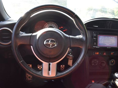 Used 2014 Scion FR-S RWD image 25