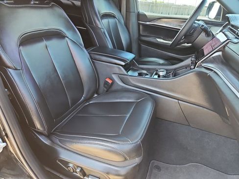 Used 2025 Jeep Grand Cherokee L Limited w/ Black Appearance Package RWD image 21