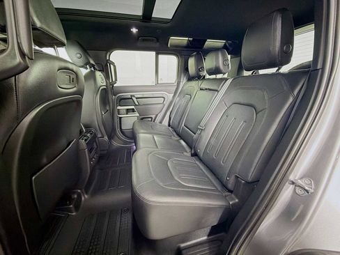 Used 2022 Land Rover Defender 110 S AWD/4WD image 23