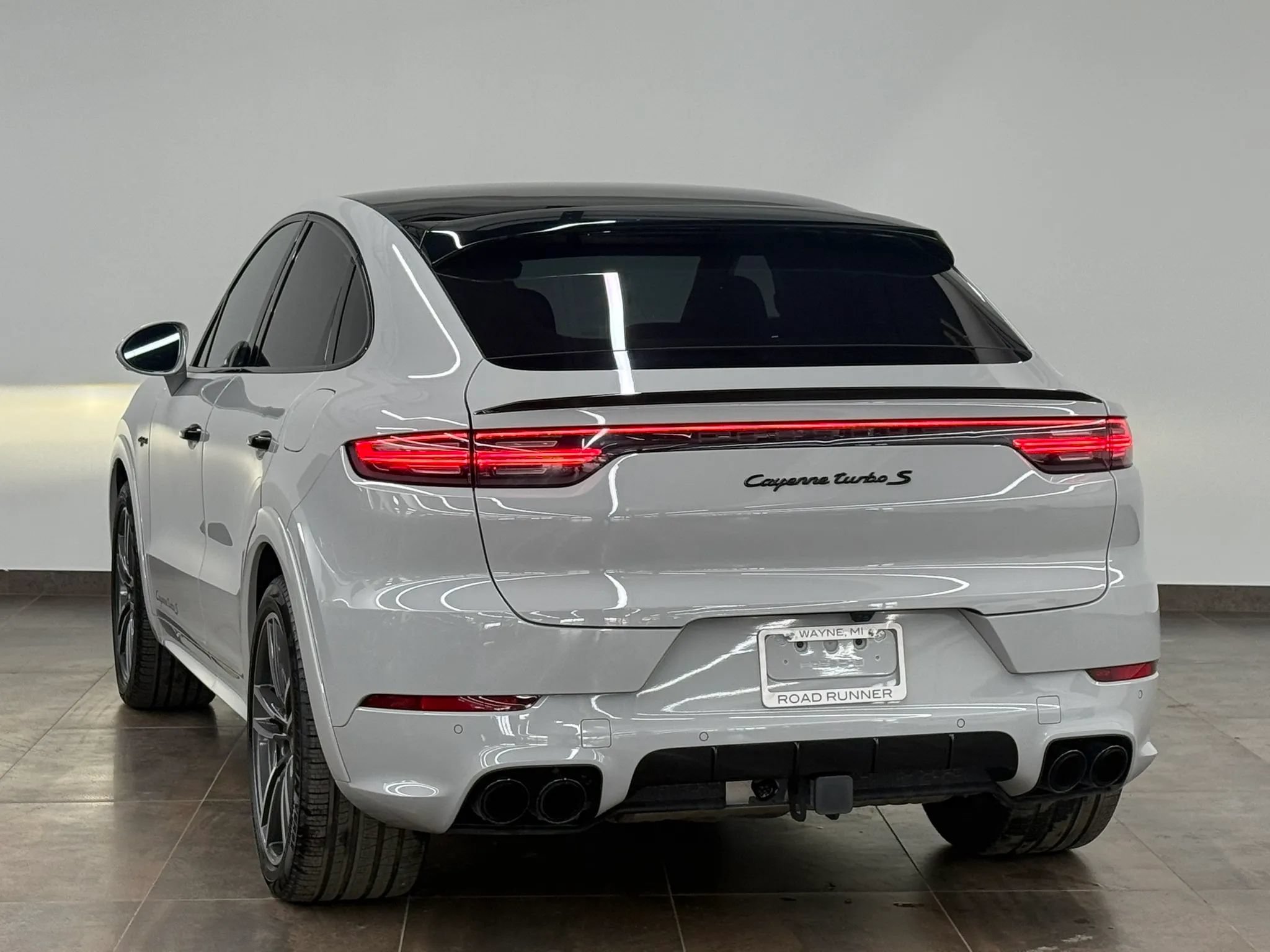 Used 2022 Porsche Cayenne Turbo S w/ Assistance Package AWD/4WD image 5