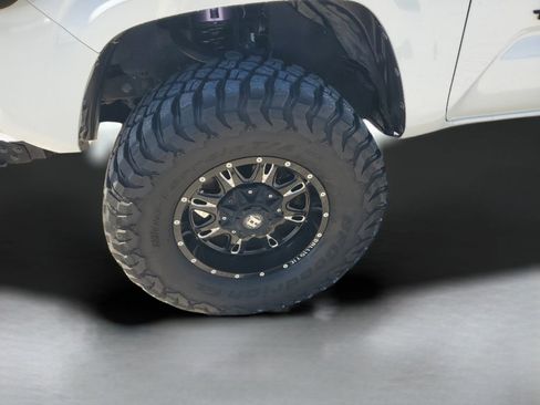 Used 2020 Toyota Tacoma SR w/ SR Convenience Package image 23