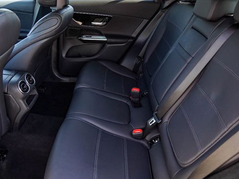 Used 2024 Mercedes-Benz GLC 300 image 26