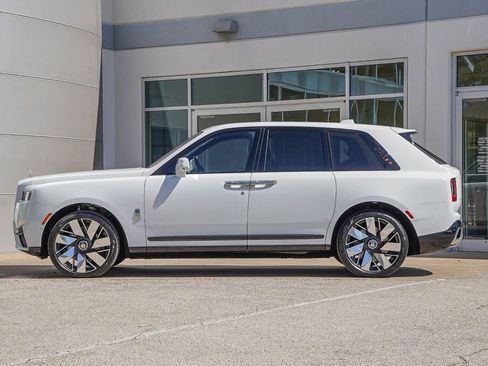 New 2026 Rolls-Royce Cullinan AWD/4WD image 12