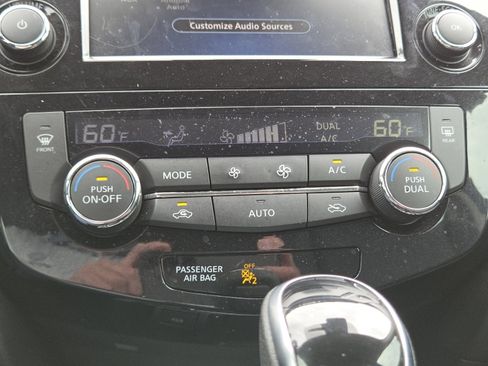 Used 2022 Nissan Rogue Sport SL w/ Premium Package FWD image 31