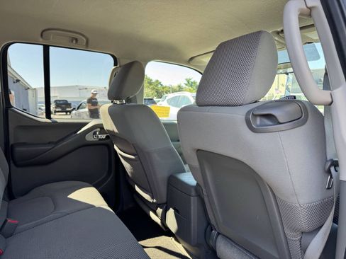 Used 2011 Nissan Frontier SV AWD/4WD image 30