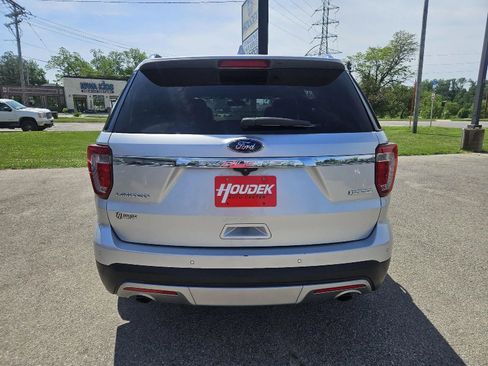Used 2017 Ford Explorer Limited w/ Equipment Group 301A FWD image 7