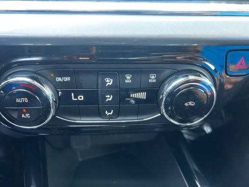 Used 2026 Chevrolet Trax LT FWD image 24